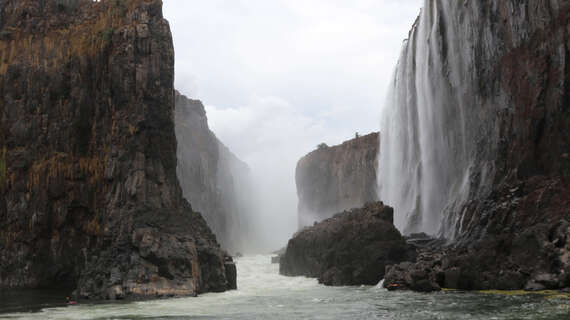 0D2A2180 -  - Jakob en de Minus Rapids op de Zambezi